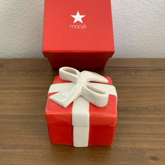 Macy’s Ceramic gift box